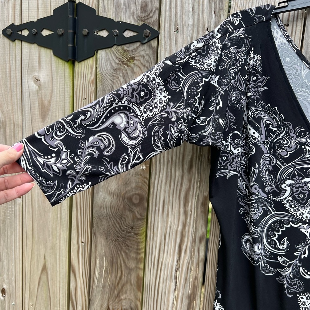 WHBM Paisley Ruched Dress with V Neck and tie Women’s Small - Picture 2 of 10